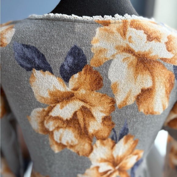 NWOT Hailey & Co. Gray Floral V-Neck 3/4 Sleeve Knee Length Dress w Pockets - Picture 11 of 15